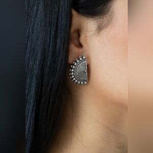 Fiercely Fanned Out Earrings